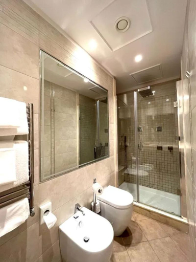Bathroom 5, Corona D'italia, Florence