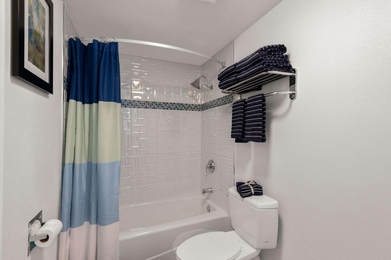 Bathroom 4, Manhattan Beach Hotel, Los Angeles