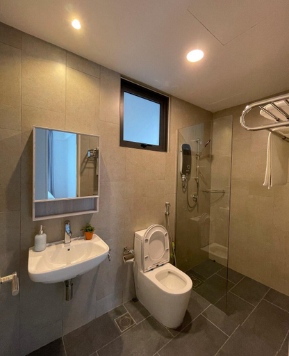 Bathroom 4, Comfy Family Suite 3 Bedrooms @ Menjalara, Kuala Lumpur