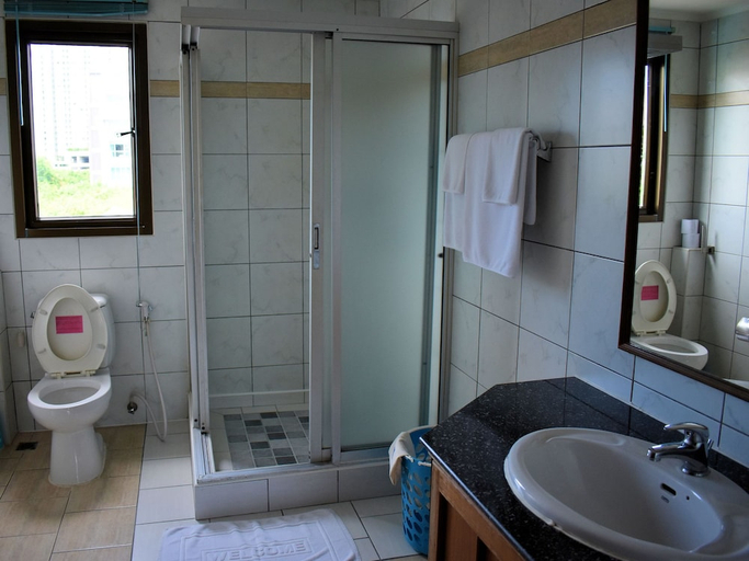 Bathroom 3, Klein Heidelberg, Pattaya