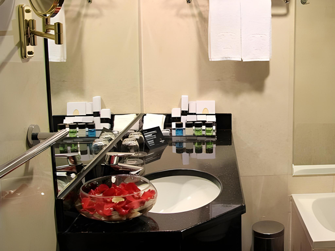 Bathroom 5, TRIANON ROYAL HOTEL, Abu Dhabi City