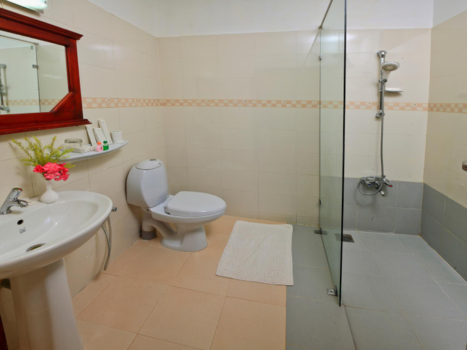 Bathroom 3, Abad Harmonia Ayurveda Beach Resort, Thiruvananthapuram