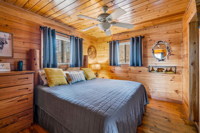 Others 3, Laughing Bear Cabin 44B, Swain
