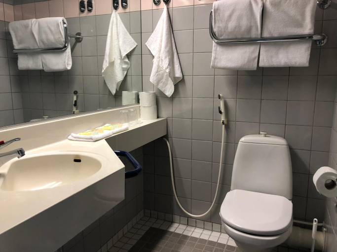 Bathroom 4, West Side Hotel, Finland Proper