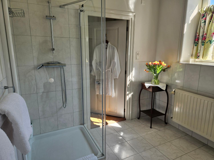 Bathroom 3, B&B Monumentaal Logeren, Schouwen-Duiveland
