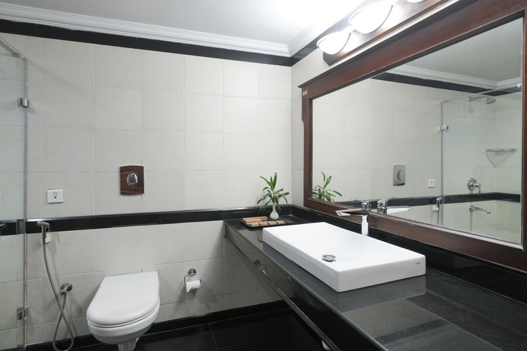 Bathroom 5, Eastend Lakesong Resort, Kottayam