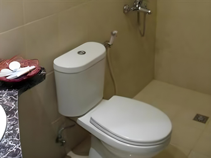 Bathroom, Mervit Hotel, Padang