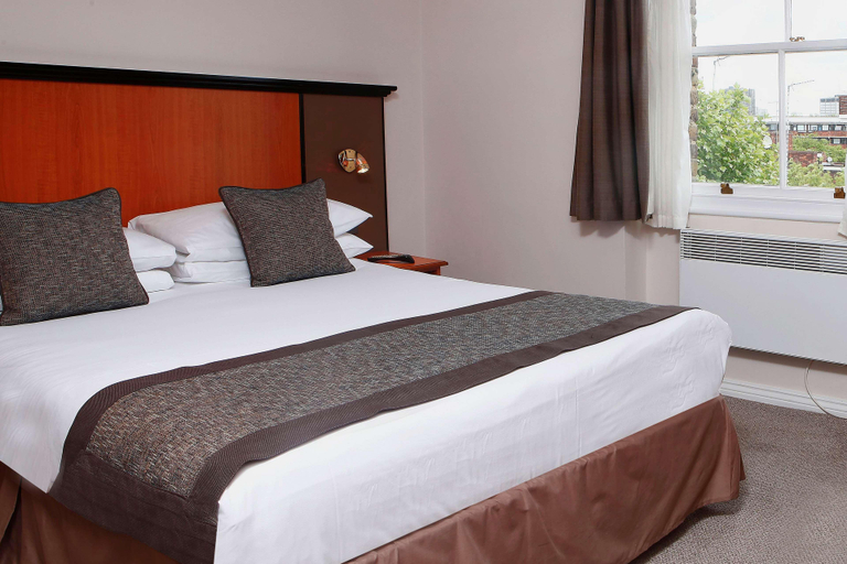 Bedroom 3, Best Western Corona, London
