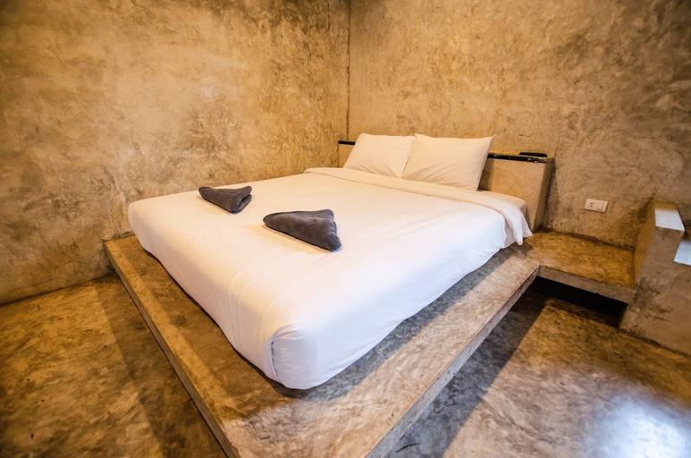 Bedroom 3, The Rest Hotel, Pattaya
