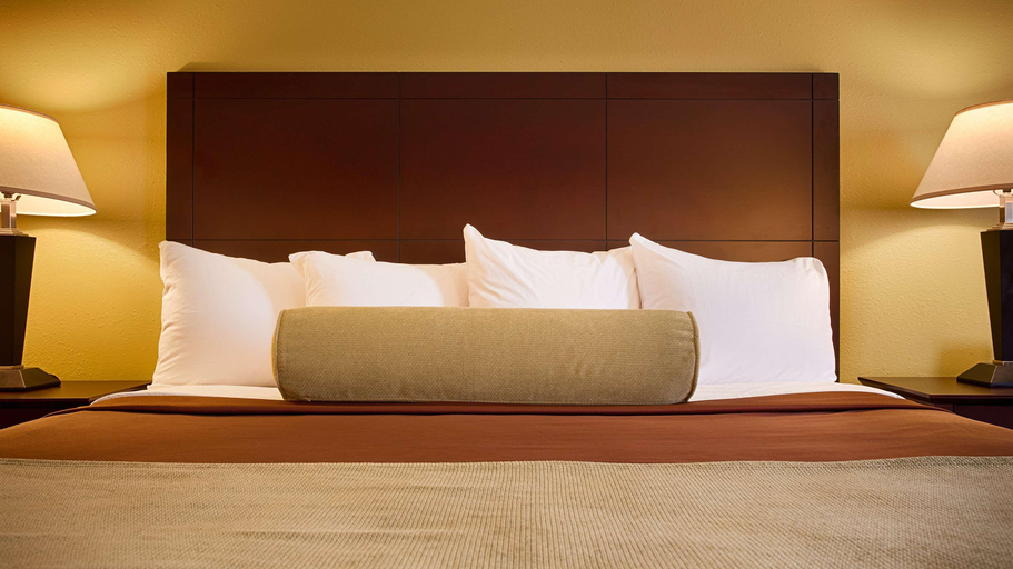 Bedroom 3, Best Western Plus Executive Inn, Elk