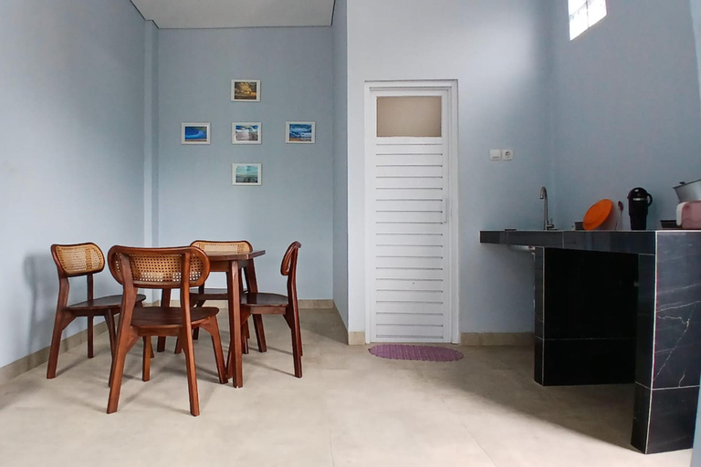 Public Area 3, Priyanka Guesthouse Syariah Maguwo Mitra RedDoorz, Sleman
