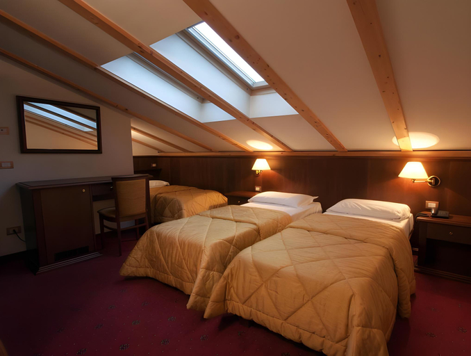 Bedroom, Albergo Caffe Centrale, Trento