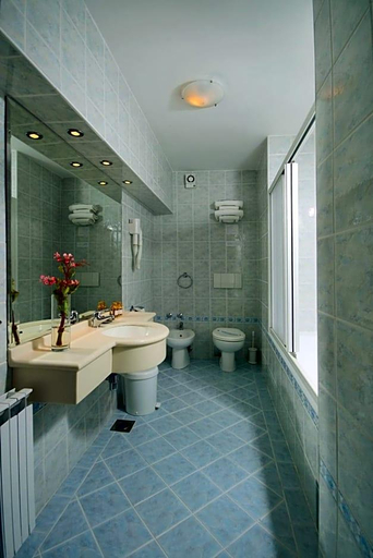 Bathroom 3, Hotel Faraon, Trpanj