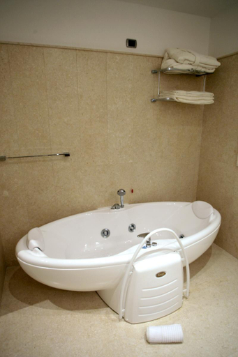 Bathroom 4, Marinagri Greenblu Hotel, Matera