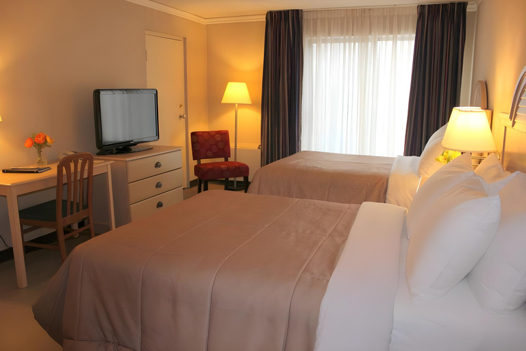 Bedroom 2, Confederation Place Hotel, Frontenac
