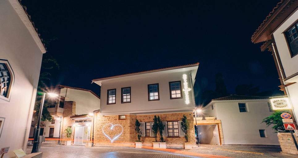 Exterior & Views