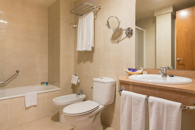 Bathroom 4, Htop Pineda Palace - Adults Only, Barcelona
