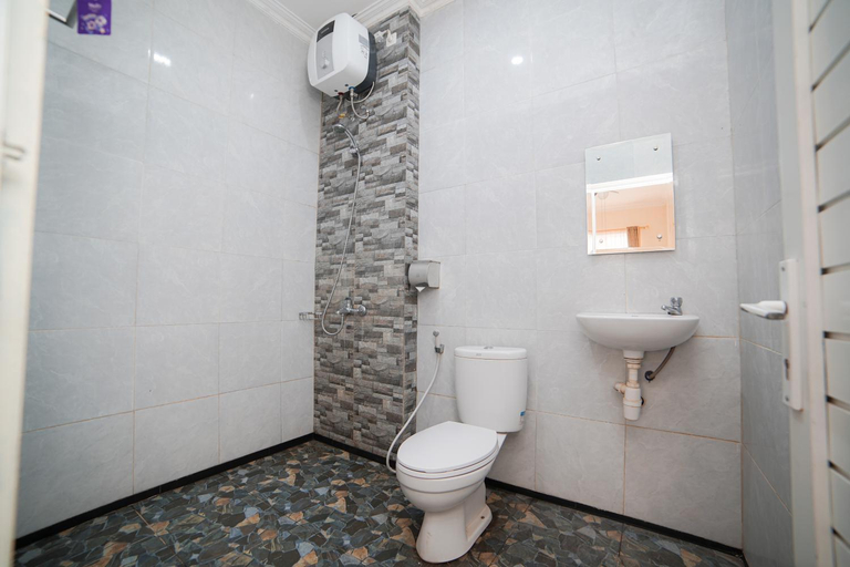 Bathroom 4, Dalem Jongke by Ubu Villa - Family/Group Gathering, Sleman