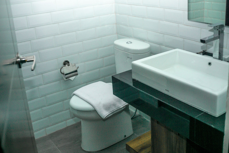 Bathroom 4, Garden Guesthouse, Sleman