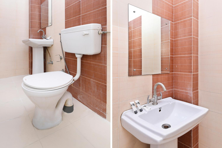 Bathroom 5, Hotel Green Valley, Sawai Madhopur