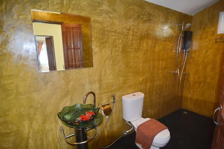 Bathroom 3, Phuchawee Lanta Villa, Ko Lanta