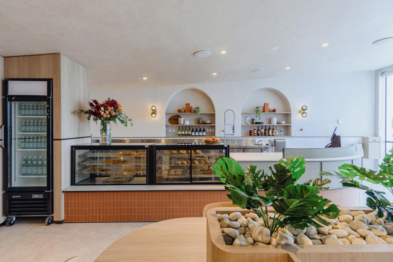Food & Drinks 4, Aerotel Sydney (Arrivals B, International Terminal 1), Sydney