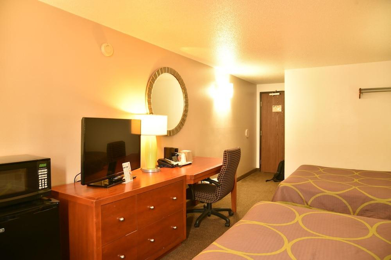 Bedroom 5, The Suite Inn, Pennington
