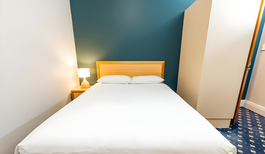 Bedroom 2, Hotel Coronation, Sydney