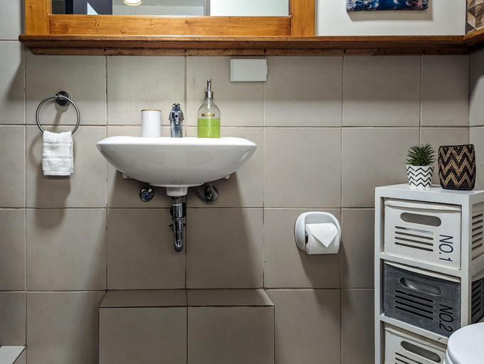 Bathroom 2, Relax & Retreat Modern Tribal Condo w/ Heating , Baguio City