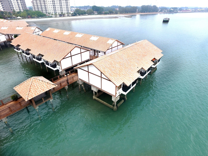 Exterior & Views
