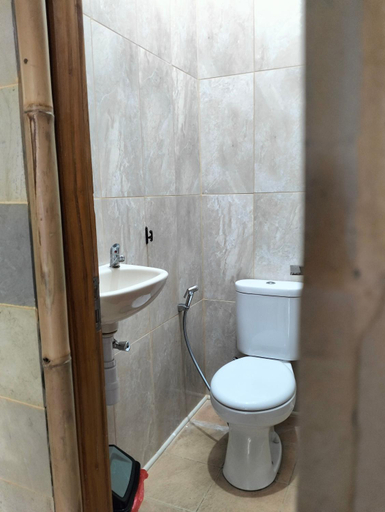 Bathroom 4, Kaia Lovina Guest House Junior Suite, Buleleng