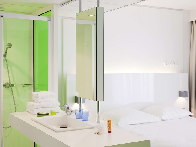 Bathroom 2, Ibis Styles Menton Centre, Alpes-Maritimes