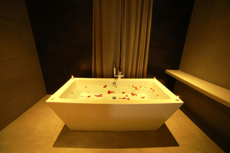 Bathroom 4, Broad Bean Resort & Spa, Idukki