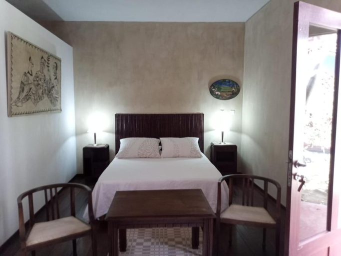 Others 4, Casa Azul