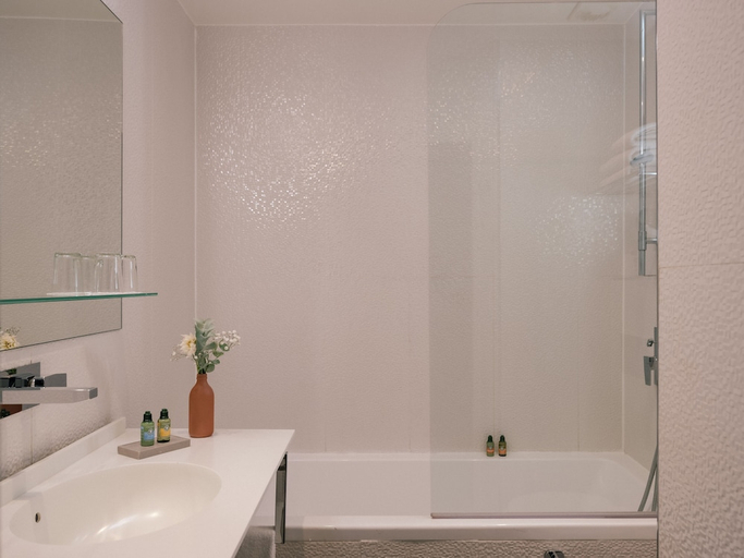 Bathroom 3, Hotel Legend, Paris