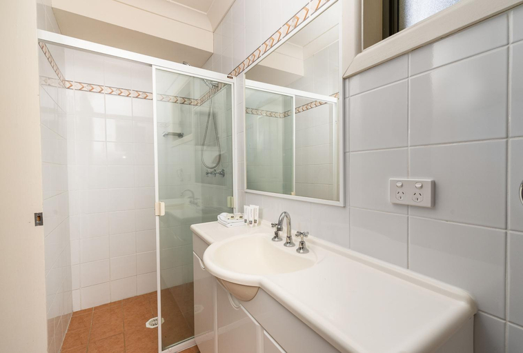 Bathroom, Hornsby Furnished Apartments, Sydney