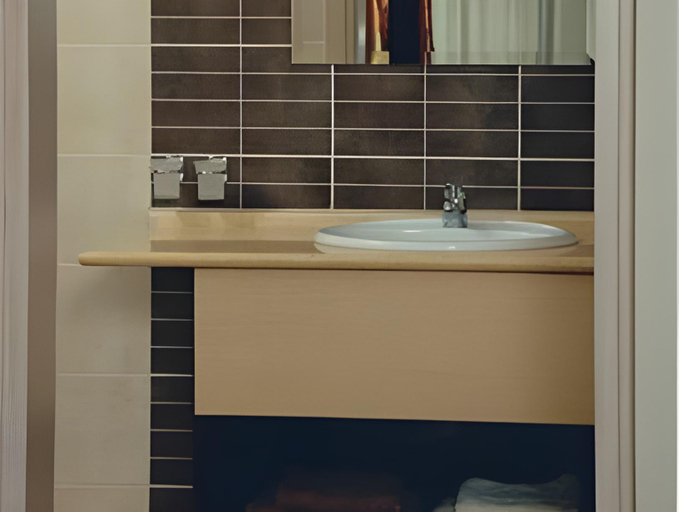 Bathroom 4, Hotel Makedonia, Central Macedonia