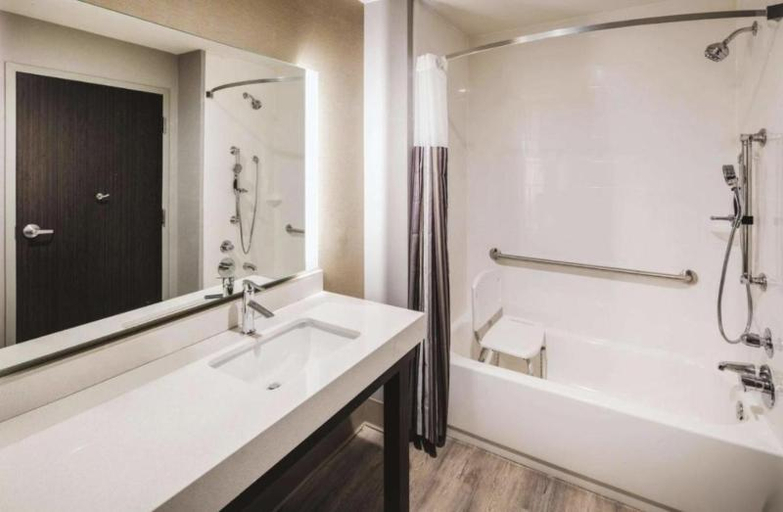 Bathroom 4, Leavenworth Local, Leavenworth