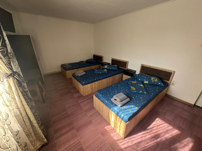 Others 1, Casa Alex, Pitesti