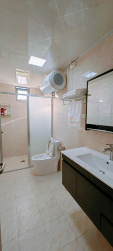 Bathroom 3, Ocean Breeze Apartment, Ba