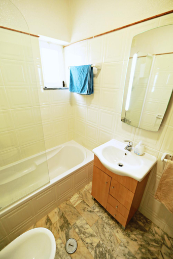Bathroom 2, Surf House, Aljezur