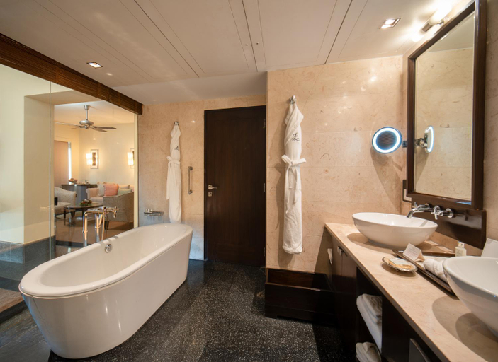 Bathroom 5, The Leela Kovalam, A Raviz Hotel, Thiruvananthapuram