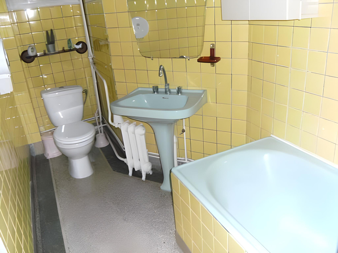 Bathroom 3, Hotel le Rallye, Aisne