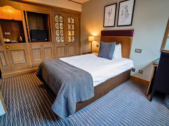 Bedroom 2, Buckingham Villiers Hotel, Buckinghamshire