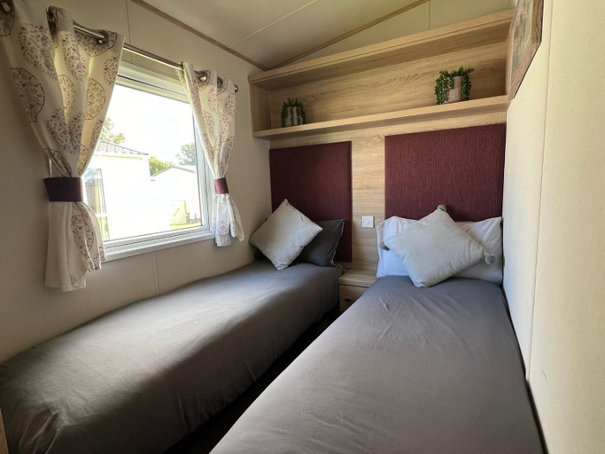 Bedroom 3, Forest & Beach Bashly park, Hampshire