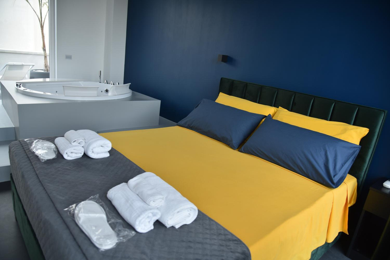 Others 3, Palms Suite, Brindisi