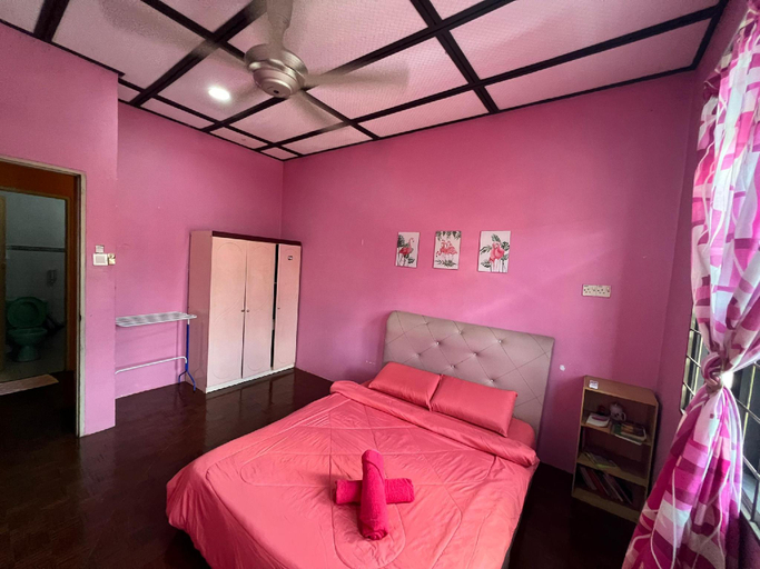 Bedroom 2, Aznah's Stay, Kuching