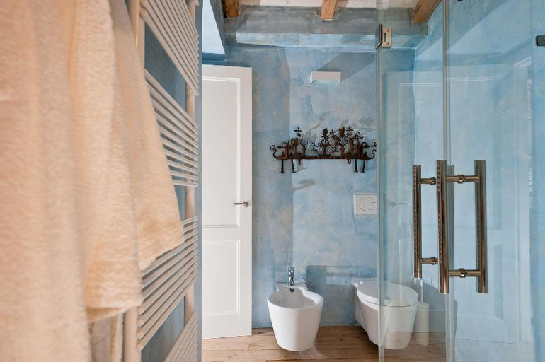 Bathroom 5, Monaci delle Terre Nere, Catania