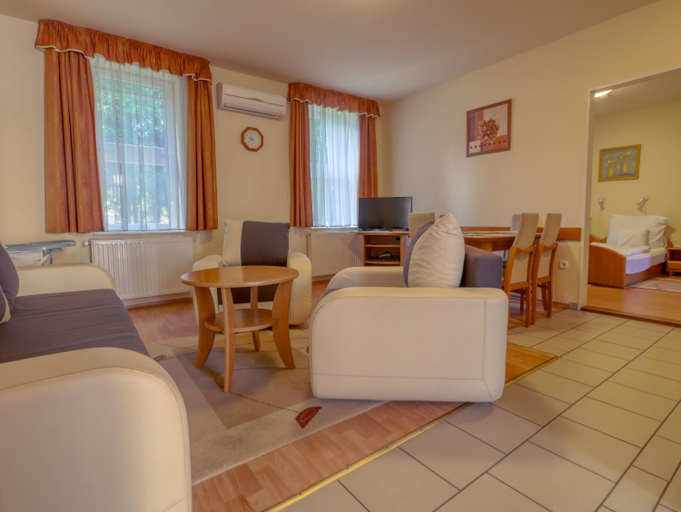 Others 2, Villa Park Apartmanhaz, Bélapátfalva