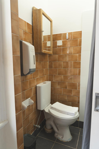Bathroom 4, Manly Bunkhouse, Sydney